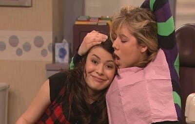Carly descubre que se besaron